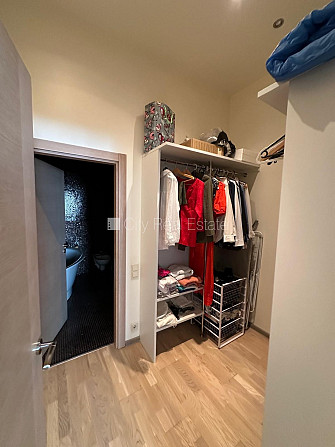 Фасадный дом, реновированный дом, вход с улицы, лифт, лестничная клетка после Рига - изображение 13