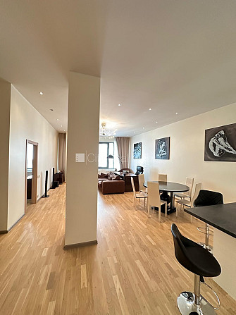 Фасадный дом, реновированный дом, вход с улицы, лифт, лестничная клетка после Рига - изображение 6