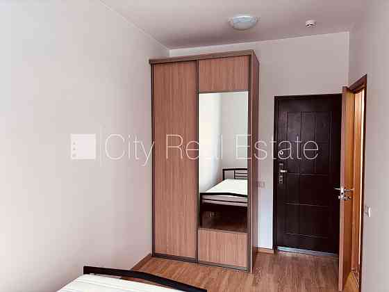 Фасадный дом, энергоэффективный дом, благоустроенная озеленённая территория, Rīga