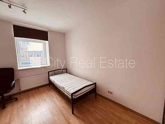 Фасадный дом, энергоэффективный дом, благоустроенная озеленённая территория, Rīga