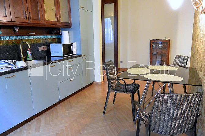 Fasādes māja, slēgta teritorija, ieeja no ielas, ir lifts, balkons, guļamistabu skaits 2 gab., Rīga - foto 5