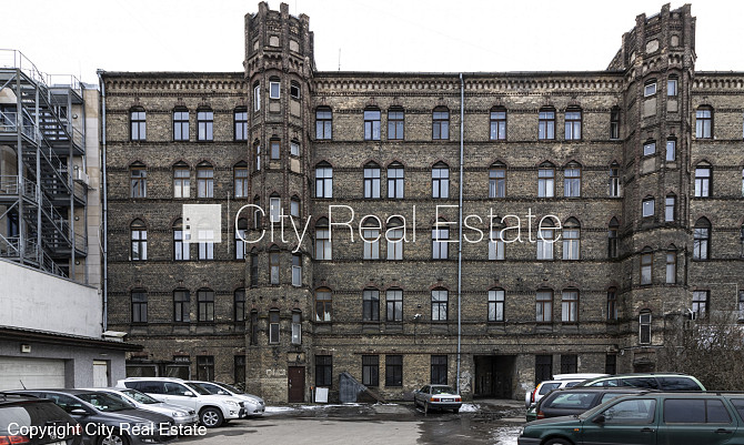 Fasādes māja, slēgts pagalms, ieeja no pagalma, logi vērsti uz ielas pusi, viena istaba Rīga - foto 18