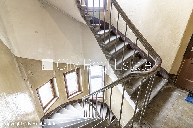 Fasādes māja, slēgts pagalms, ieeja no pagalma, logi vērsti uz ielas pusi, viena istaba Rīga - foto 17