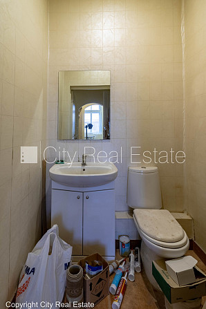 Fasādes māja, slēgts pagalms, ieeja no pagalma, logi vērsti uz ielas pusi, viena istaba Rīga - foto 11