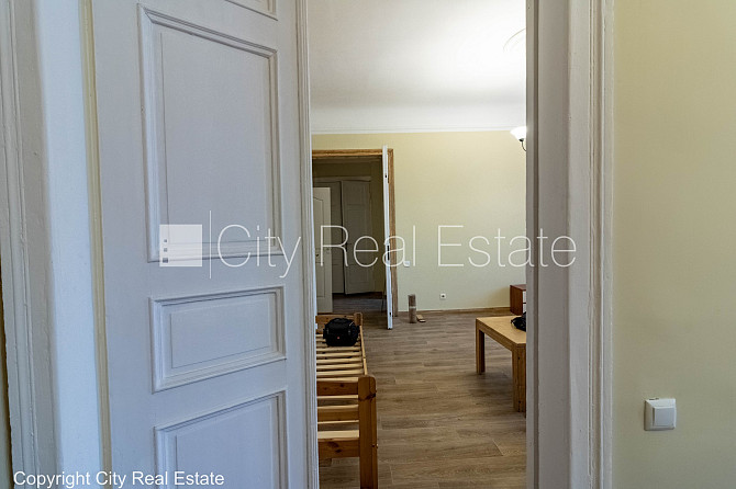 Fasādes māja, slēgts pagalms, ieeja no pagalma, logi vērsti uz ielas pusi, viena istaba Rīga - foto 8