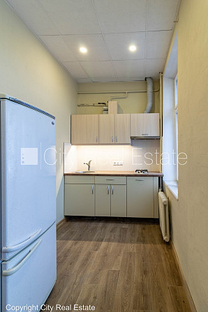 Fasādes māja, slēgts pagalms, ieeja no pagalma, logi vērsti uz ielas pusi, viena istaba Rīga - foto 14