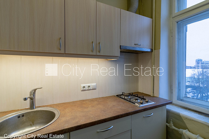 Fasādes māja, slēgts pagalms, ieeja no pagalma, logi vērsti uz ielas pusi, viena istaba Rīga - foto 13