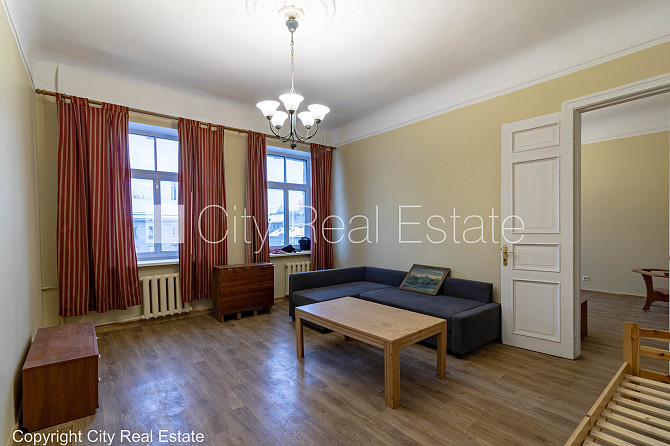 Fasādes māja, slēgts pagalms, ieeja no pagalma, logi vērsti uz ielas pusi, viena istaba Rīga - foto 5