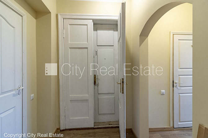 Fasādes māja, slēgts pagalms, ieeja no pagalma, logi vērsti uz ielas pusi, viena istaba Rīga - foto 15