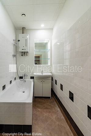 Fasādes māja, slēgts pagalms, ieeja no pagalma, logi vērsti uz ielas pusi, viena istaba Rīga - foto 9