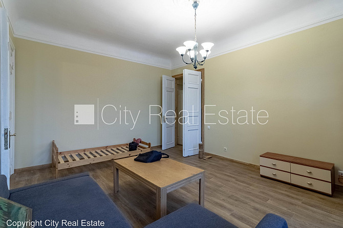 Fasādes māja, slēgts pagalms, ieeja no pagalma, logi vērsti uz ielas pusi, viena istaba Rīga - foto 2