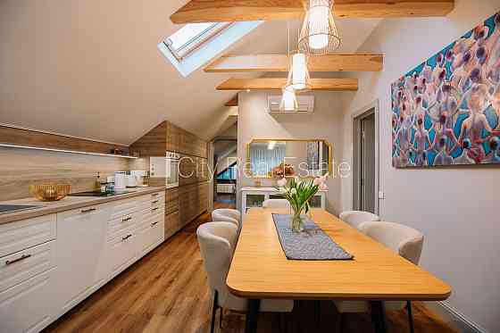 Новостройка, благоустроенный озеленённый двор, закрытый двор, озеленённая Юрмала