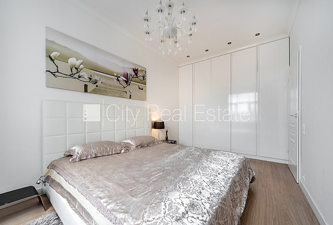 Здание во дворе, реновированный дом, благоустроенный озеленённый двор, Рига - изображение 6