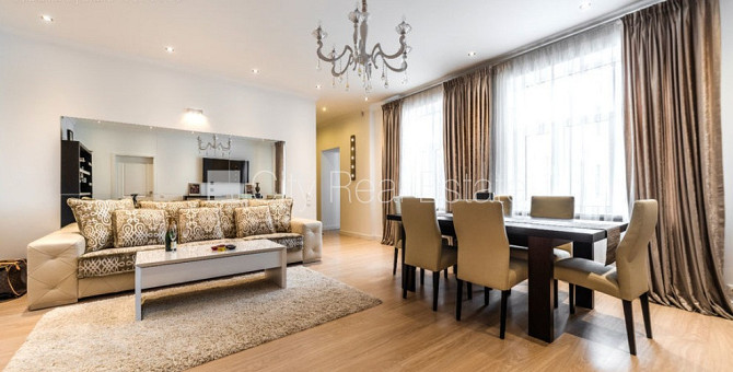 Здание во дворе, реновированный дом, благоустроенный озеленённый двор, Рига - изображение 1