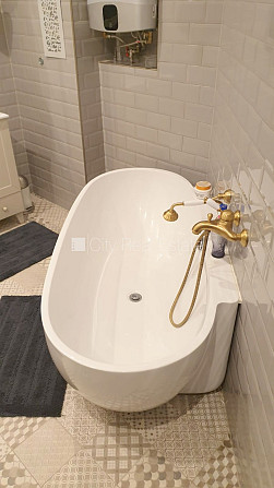 Фасадный дом, реновированный дом, подъездная дорога покрыта брущаткoй, лифт, Рига - изображение 20