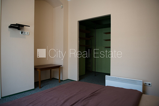 Фасадный дом, реновированный дом, подъездная дорога покрыта брущаткoй, лифт, Рига - изображение 13