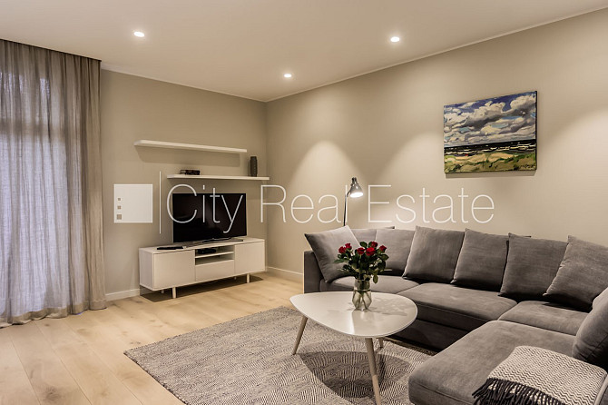 Новостройка, благоустроенный озеленённый двор, место для машины, подземная Юрмала - изображение 2