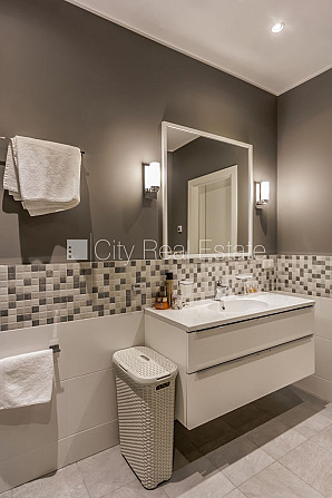 Новостройка, благоустроенный озеленённый двор, место для машины, подземная Юрмала - изображение 9