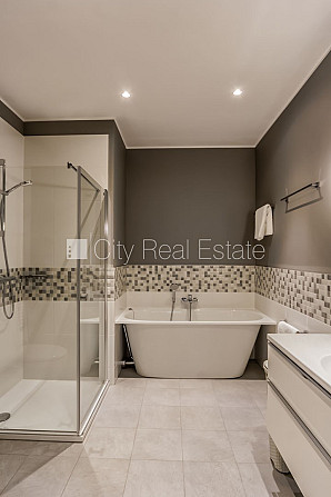 Новостройка, благоустроенный озеленённый двор, место для машины, подземная Юрмала - изображение 8