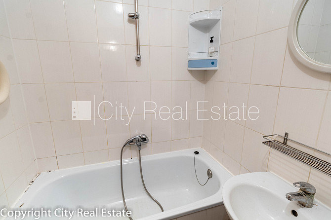 Фасадный дом, место для машины, вход с улицы, лестничная клетка после Юрмала - изображение 15