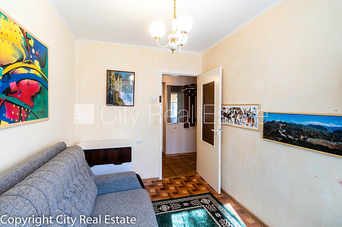 Фасадный дом, место для машины, вход с улицы, лестничная клетка после Юрмала - изображение 8