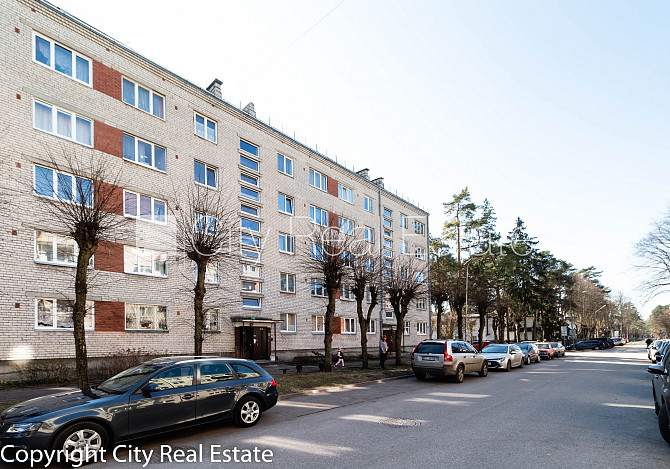 Фасадный дом, место для машины, вход с улицы, лестничная клетка после Юрмала - изображение 19