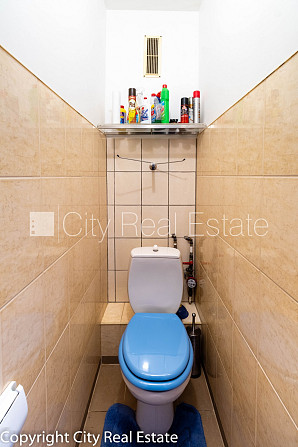 Фасадный дом, место для машины, вход с улицы, лестничная клетка после Юрмала - изображение 16