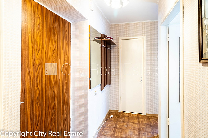 Фасадный дом, место для машины, вход с улицы, лестничная клетка после Юрмала - изображение 6