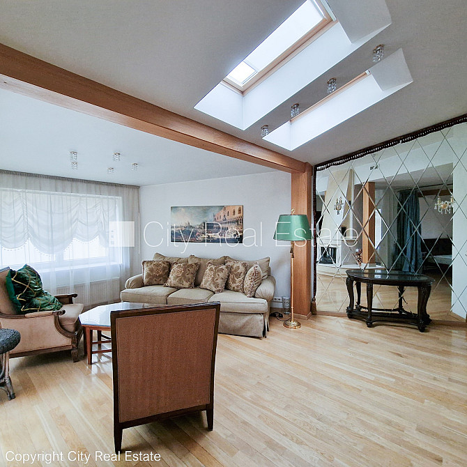 Fasādes māja, renovēta māja, ieeja no ielas, ir lifts, kāpņu telpa pēc kapitālā remonta, Rīga - foto 5