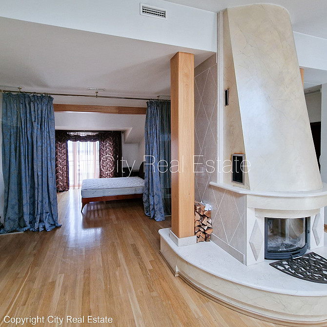 Fasādes māja, renovēta māja, ieeja no ielas, ir lifts, kāpņu telpa pēc kapitālā remonta, Rīga - foto 13