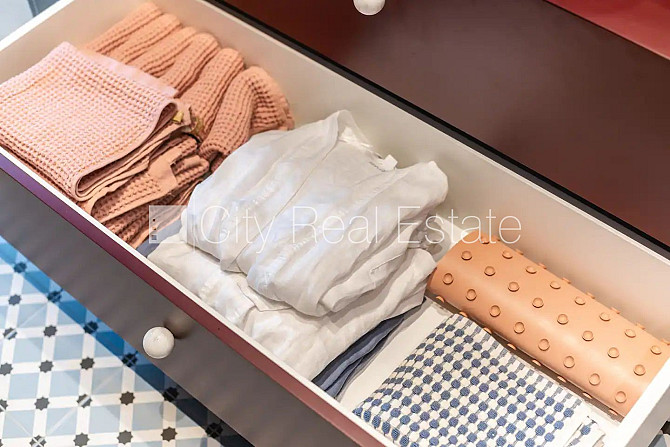 Renovēta māja, luksuss apartamenti  82 m2, ir lifts, kāpņu telpa pēc kapitālā remonta, logi Rīga - foto 16