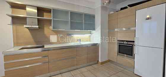 Новостройка, места для нескольких машин, возможность аренды подземной парковки, Rīga