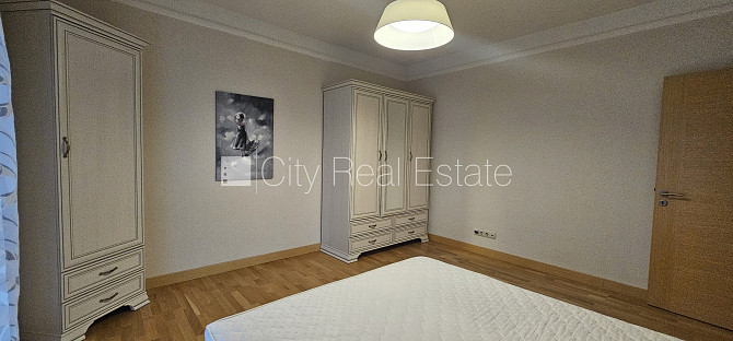 Jaunceltne, vieta vairākām automašīnām, iespēja nomāt pazemes autostāvvietu, pagalmā Rīga - foto 15