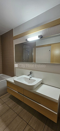 Jaunceltne, vieta vairākām automašīnām, iespēja nomāt pazemes autostāvvietu, pagalmā Rīga - foto 12