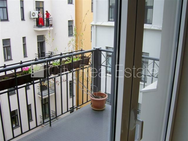 Renovēta māja, vieta automašīnai, objektu apsargā fiziskā apsardze, luksuss apartamenti , ir Rīga - foto 13