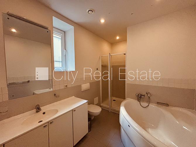 Renovēta māja, vieta automašīnai, objektu apsargā fiziskā apsardze, luksuss apartamenti , ir Rīga - foto 12