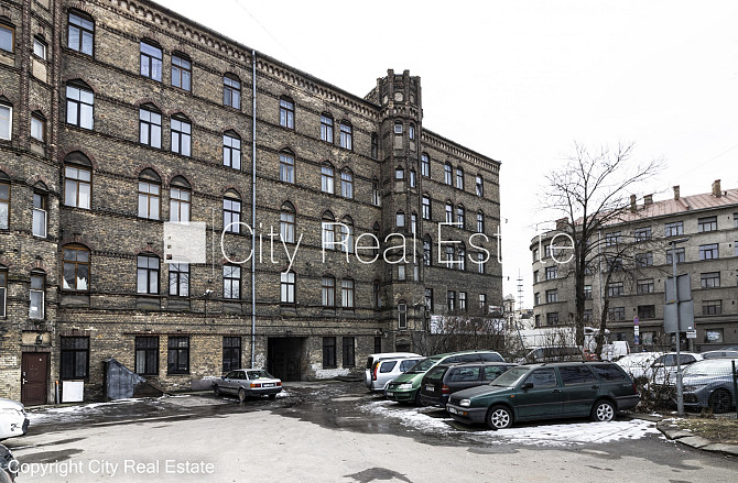 Fasādes māja, slēgts pagalms, iespēja nomāt autostāvvietu, ieeja no pagalma, logi vērsti Rīga - foto 19