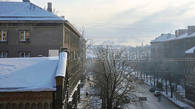 Fasādes māja, slēgts pagalms, iespēja nomāt autostāvvietu, ieeja no pagalma, logi vērsti Rīga - foto 18