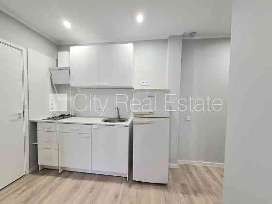 Здание во дворе, закрытый двор, возможность аренды парковки, вход со двора, Rīga