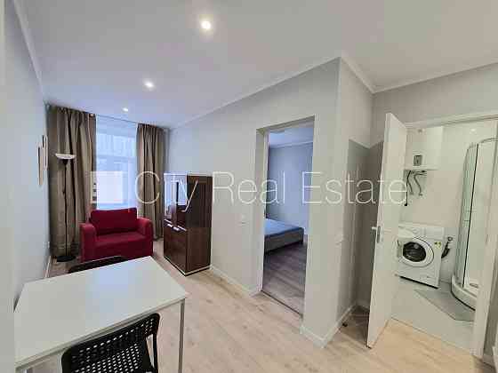 Здание во дворе, закрытый двор, возможность аренды парковки, вход со двора, Rīga