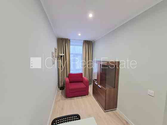 Здание во дворе, закрытый двор, возможность аренды парковки, вход со двора, Rīga