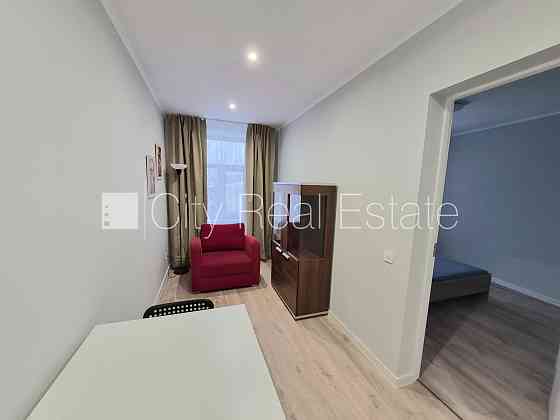 Здание во дворе, закрытый двор, возможность аренды парковки, вход со двора, Rīga