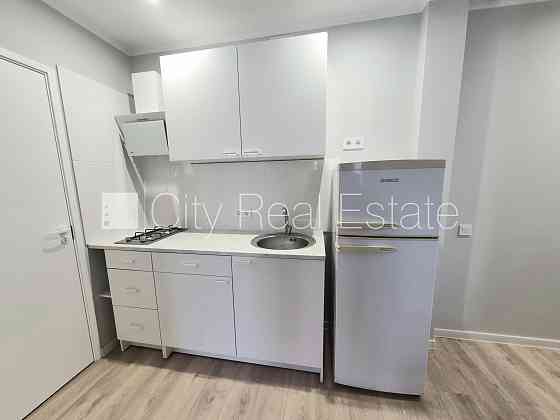 Здание во дворе, закрытый двор, возможность аренды парковки, вход со двора, Rīga