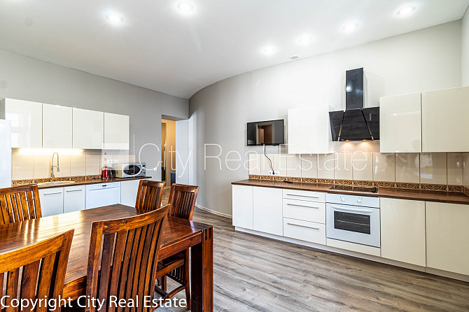 Fasādes māja, renovēta māja, slēgts pagalms, iespēja nomāt autostāvvietu, ieeja no ielas, Rīga - foto 4