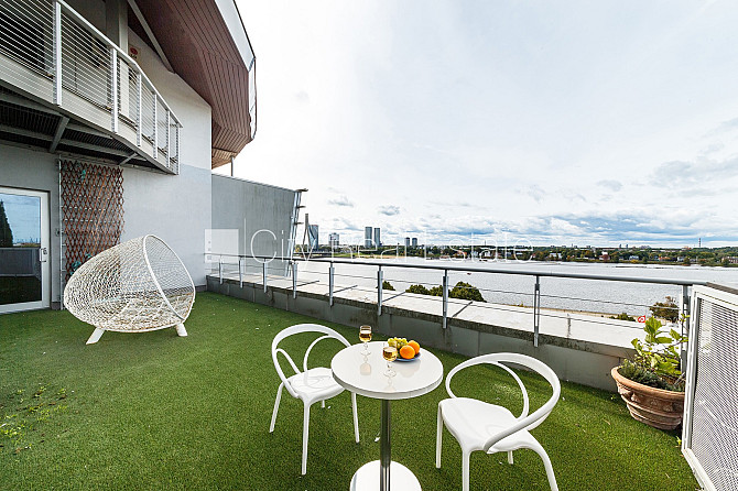 Projekts - Centra Nams, jaunceltne, fasādes māja, labiekārtota apzaļumota teritorija, vieta Rīga - foto 18