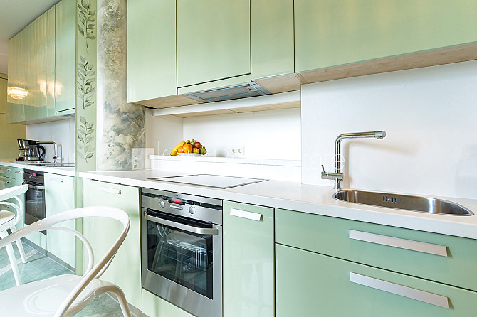 Projekts - Centra Nams, jaunceltne, fasādes māja, labiekārtota apzaļumota teritorija, vieta Rīga - foto 7