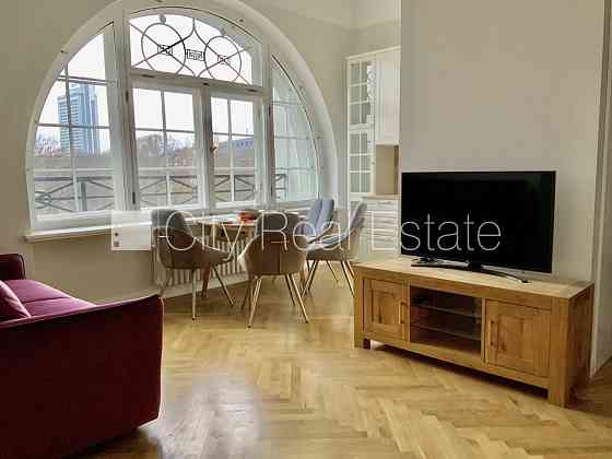 Фасадный дом, реновированный дом, благоустроенная озеленённая территория, Rīga