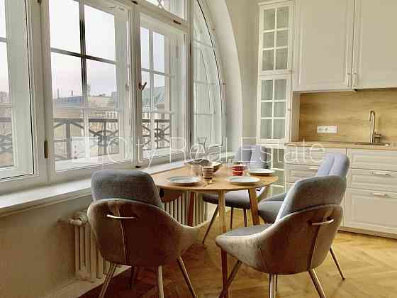 Фасадный дом, реновированный дом, благоустроенная озеленённая территория, Rīga