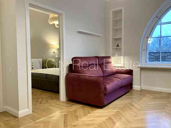 Фасадный дом, реновированный дом, благоустроенная озеленённая территория, Rīga