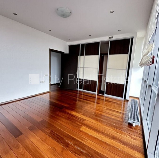 Jaunceltne, fasādes māja, labiekārtots apzaļumots pagalms, slēgta teritorija, iespēja nomāt Rīga - foto 11